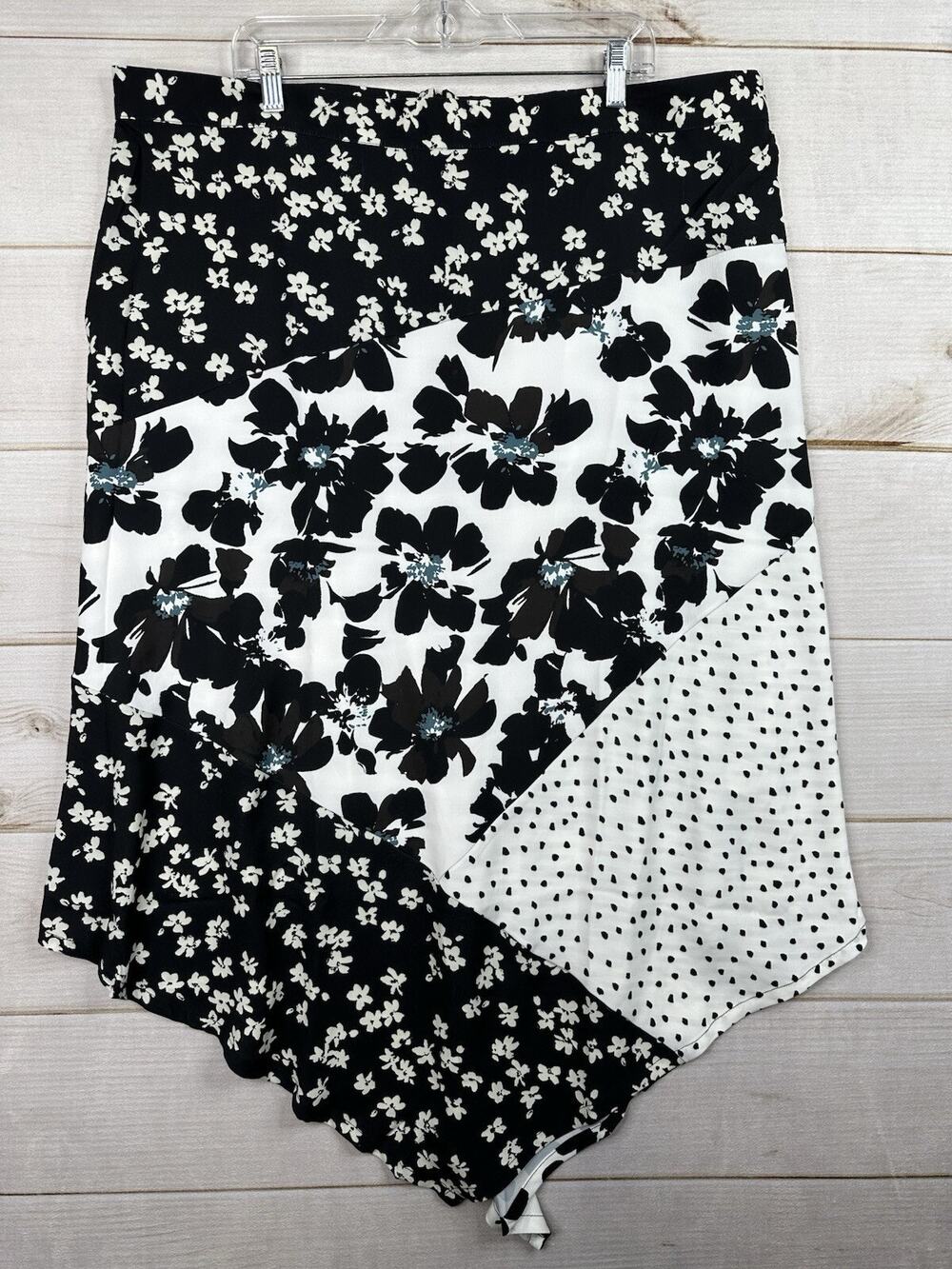 Heather's Closet Skirt Womens 2X Black White Floral Pointed Hem Stretch Boho NWT